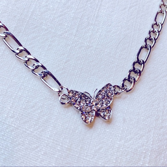 ❤️Seller’s Pick❤️ Stunning Rhinestones Butterfly Choker - Picture 6 of 10